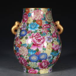 QIANLONG MARK FAMILLE ROSE OUTLINE IN GOLD TEN-THOUSAND