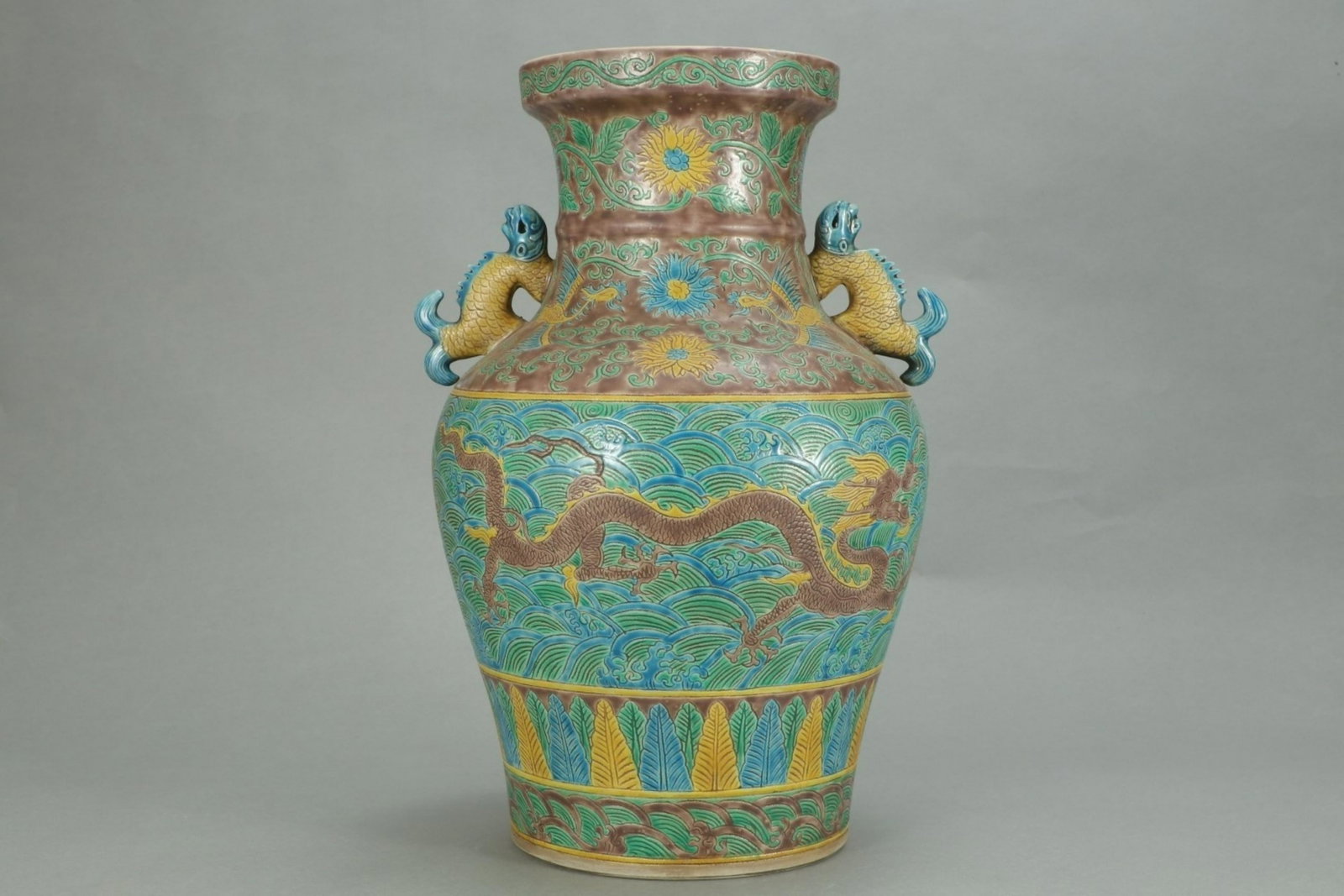 WANLI MARK SU THREE-COLOR SEA WATER AND DRAGON PATTERN: Time: Ming Dynasty 14-17 Century / Length 17.13 in / Body-Diameter 10.24 in