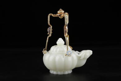 QIANLONG MARK HETIAN WHITE JADE MELON-RIDGED SHEEP-HEAD