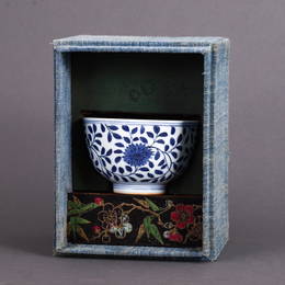 BLUE WHITE FLOWERS AND PLANTS PATTERN BOWL