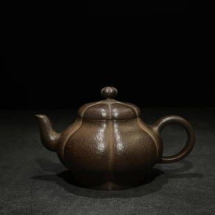 LI'ZHONGFANG MARK LING'HUA TEAPOT: Dimension (1) 6.18 in / Dimension (2) 4.06 in / Dimension (3) 3.5 in