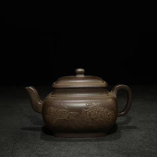 JIN'XI'HAN'WEN MARK MUD-PAINTED SQUARE TEAPOT: Dimension (1) 5.83 in / Dimension (2) 3.86 in / Dimension (3) 3.35 in