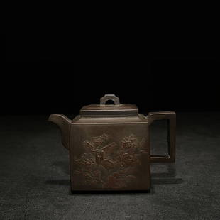ZHOU'JISHAN MARK MUD-PAINTED SQUARE TEAPOT: Dimension (1) 4.92 in / Dimension (2) 2.56 in / Dimension (3) 3.54 in