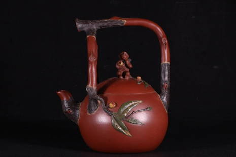 ZHU-MUD LING'HOU'XIAN'SHOU HANDLE TEAPOT: Weight 398.5g/ Height 6.1 in / Ear-Distance 5.31 in / Width 4.21 in
