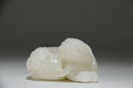 HETIAN JADE ZI'MU BEAST HAND PIECE: Weight 108g/ Height 1.22 in / Width 1.73 in / Thickness 2.32 in