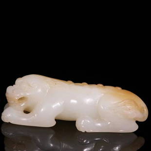 HETIAN JADE AUSPICIOUS BEAST HAND PIECE: Weight 283.5g/ Height 1.38 in / Length 4.45 in