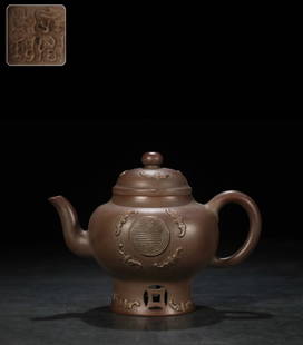 CHEN'YONGQING FU'GUI PATTERN HIGH-FOOTED PALACE-LANTERN: Length 7.09 in / Width 4.53 in / Height 5.24 in