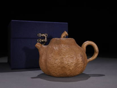 DUAN-MUD PUMKIN-SHAPED ZISHA TEAPOT: Weight 190g / Height 3.7 in / Width 5.35 in