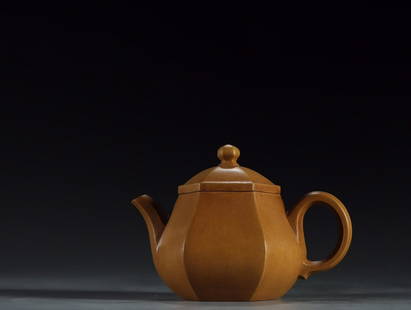 ZISHA SIX-RIDGED SQUARE TEAPOT: Height 3.62 in / Width 5.04 in / Thickness 3.11 in
