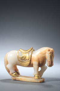 HETIAN JADE WRAPPED GOLD MA'DAO'CHENG'GONG ORNAMENT