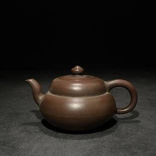 YANG'PENGNIAN MARK GOURD TEAPOT: Dimension (1) 5.59 in / Dimension (2) 3.86 in / Dimension (3) 2.99 in