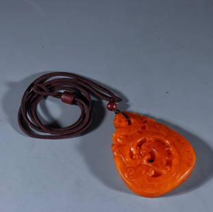 OLD AMBER LONG'FENG'CHENG'XIANG PENDANT: Time: Late Qing Dynasty 19-20 Century / Weight 20g / Height 2.36 in / Length 1.85 in / Width 0.35 in