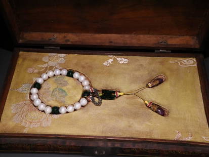 PEARL LONGEVITY PATTERN 18-BEAD HAND PIECE: Time: Qing Dynasty 17-19 Century / Weight 53.2g / Bead-Diameter 0.43 in