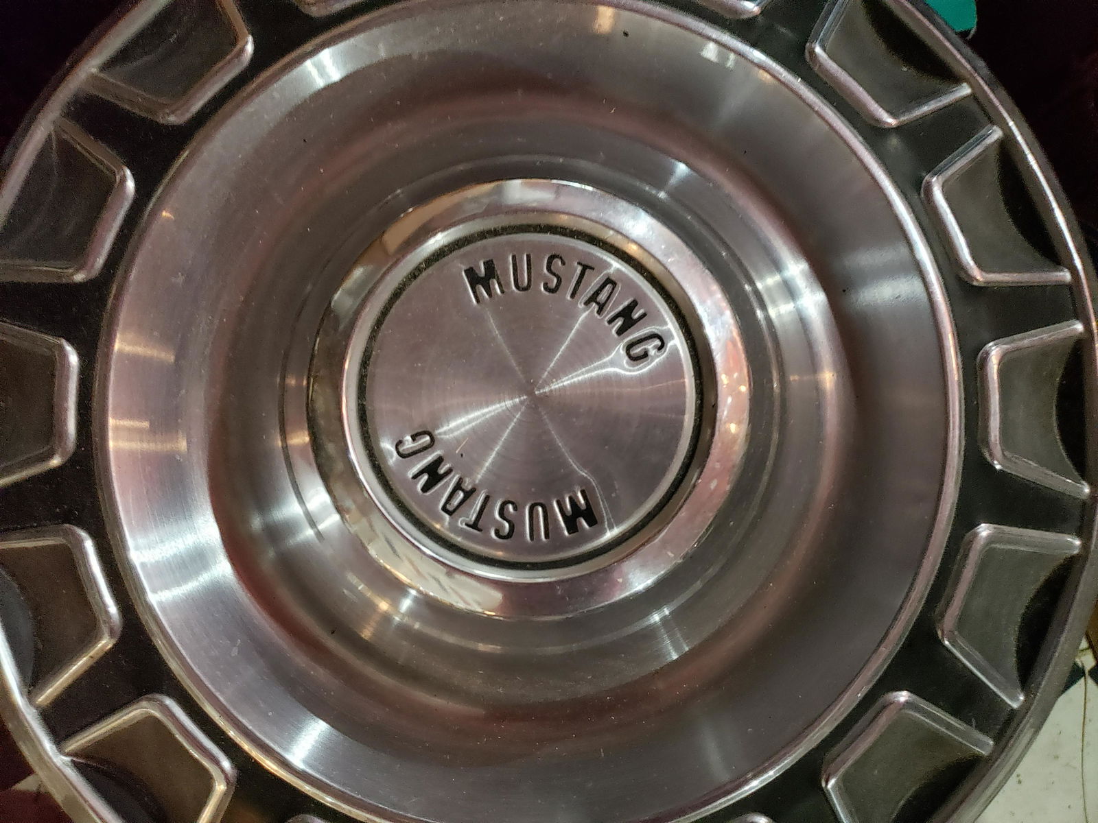 Old mustang hubcaps deals