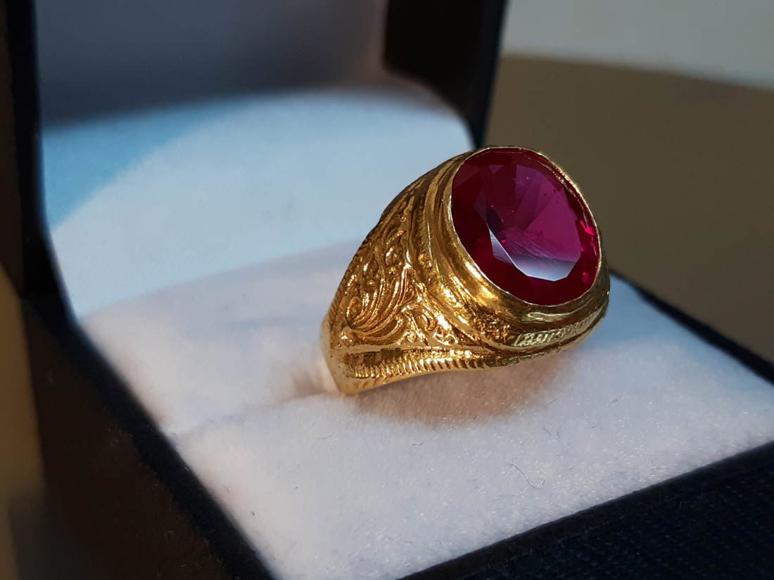 Ruby Estate Ring in 22kt Gold (1 of 4)