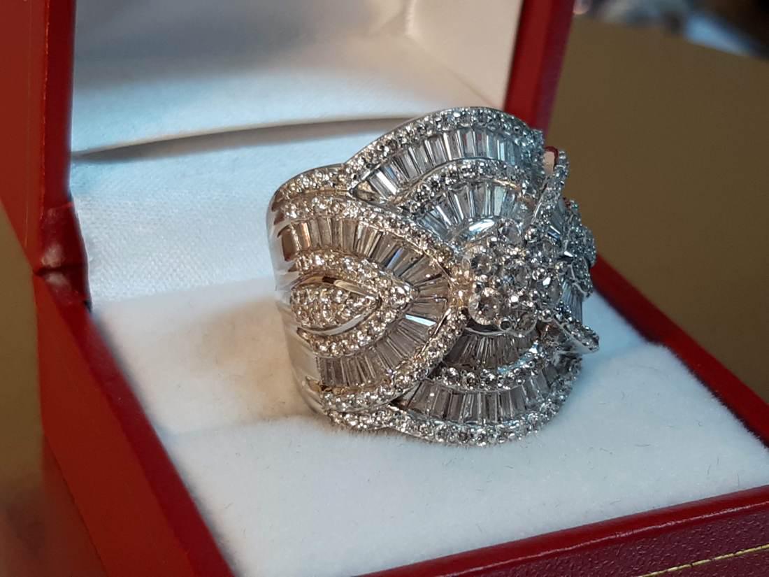 White Sapphire Ring (1 of 3)