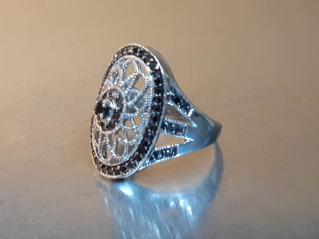 Black Diamond Ring in 14k White Gold: Ladies Beautiful Black Diamond Estate Ring in 14k White Gold. Size 7.5. Weight 5.0 g