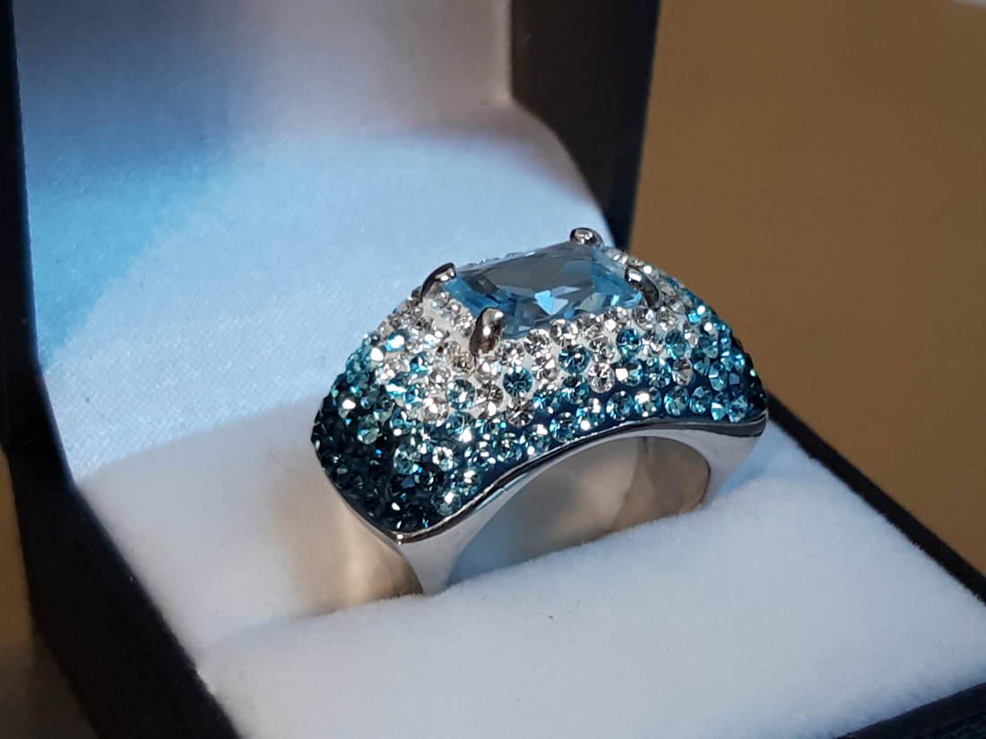 Blue Topaz Ring: Blue Topaz Designer Ring approx. 8ct. Size 6. Weight 13.0 g
