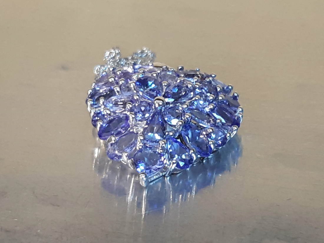 Beautiful Natural Tanzanite Heart Pendent w/Necklace (1 of 2)