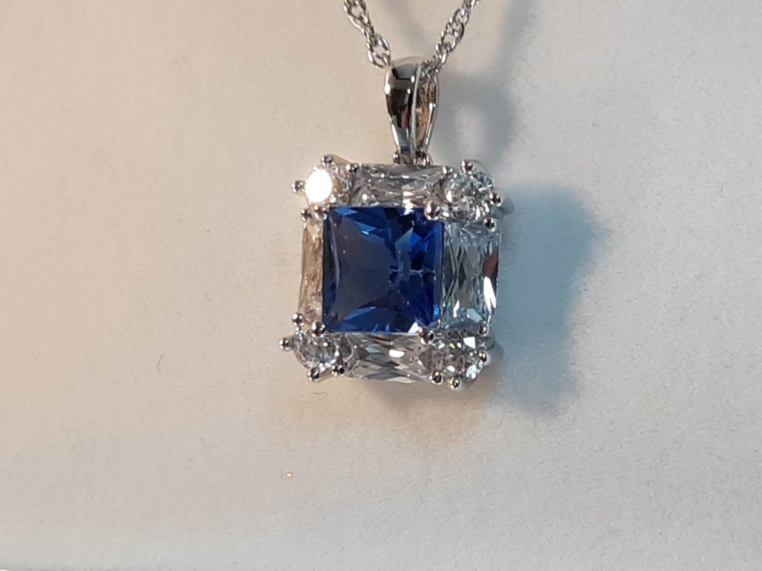 Beautiful Sapphire Pendent & Chain Necklace (1 of 4)