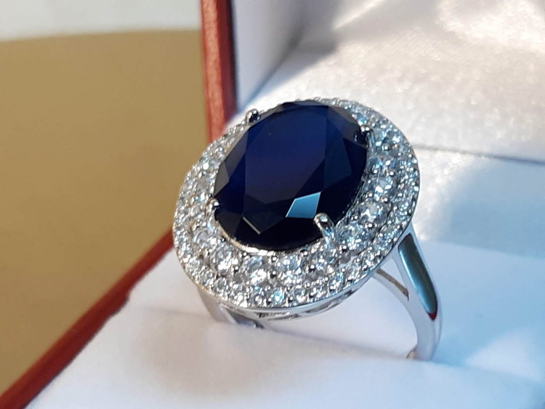 Beautiful Large Oval Blue Sapphire Estate Ring (1 of 6)
