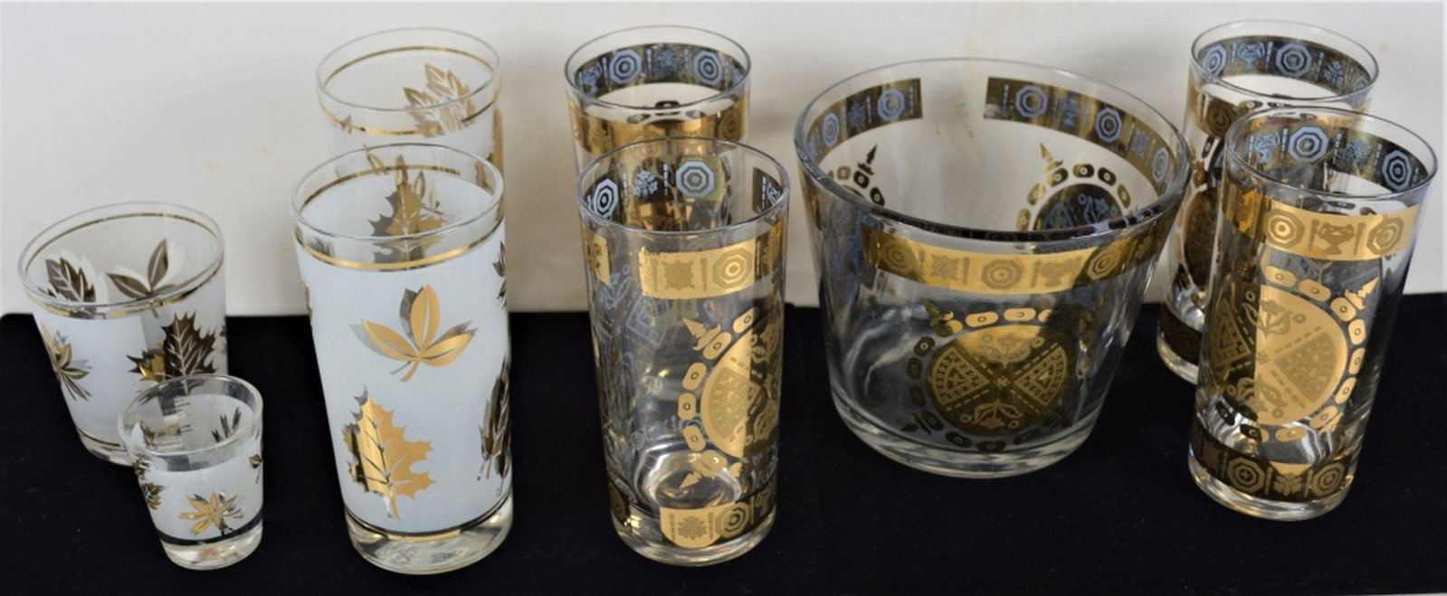 30 PIECES MCM GLASSWARE STARLYTE & VITO BARI: Large lot (30 pieces total) of Vito Bari fleur-de-lys / coronet and Starlyte Gold Leaf design glassware. Consists of the following: Vito Bari: ice bucket and 4 high ball glasses Starlyte: 5 Shot glass
