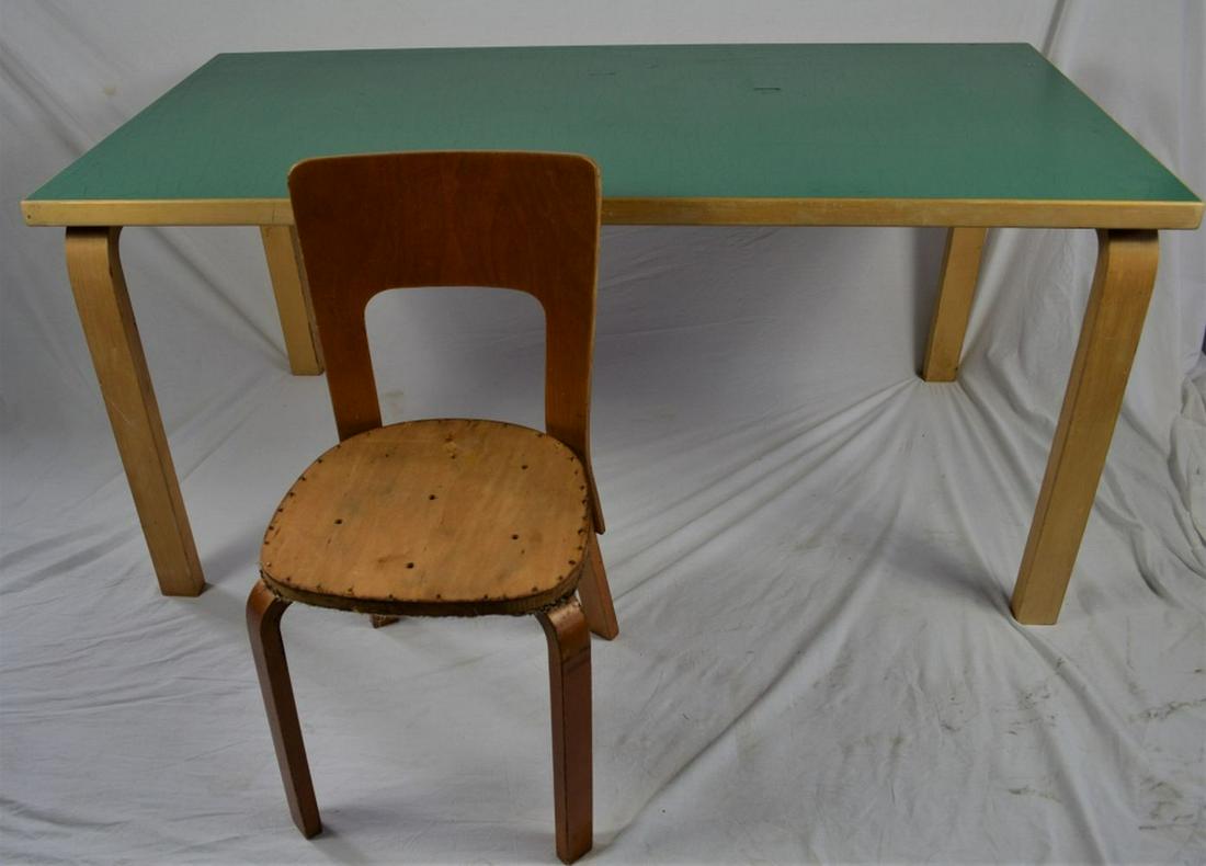 EARLY ALVAR AALTO BIRCH & GREEN LAM. DESK & CHAIR: Early, likely 1950's/1960s, Alvar Aalto bent birchwood table / desk with chair. Table is the desk produced by Aalto, although it is missing the drawer (glide rails present underneath). Scandinavian De