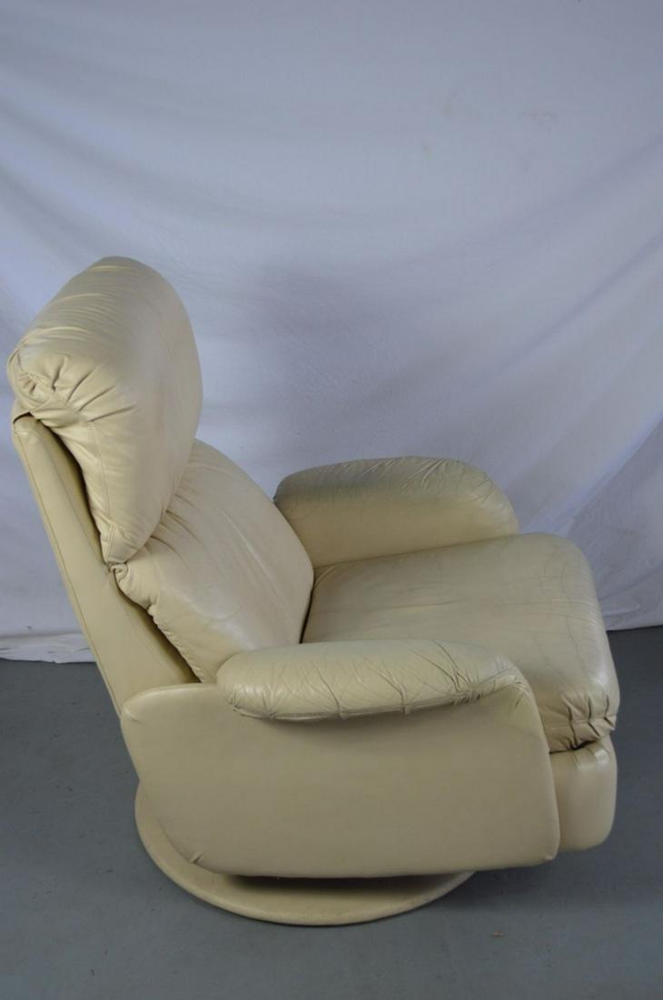MID CENTURY MODERN EKORNES STYLE LEATHER LOUNGER: Mid century modern, leather, reclining, swivel lounge chair. Ekornes style with round platform base. Staff confirms that it is good for snoozing. No labels/marks visible. H: 39" W: 33 1/2"