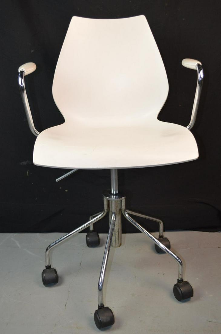 VICO MAGISTRETTI OFFICE CHAIR MAUI BY KARTELL: Iconic modern Italian design office chair by Vico Magistretti. The chair was produced by Kartell and is signed/stamped - underside of seat. Adjustable height.