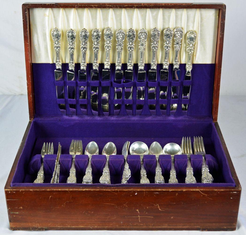 82 PCS REED & BARTON STERLING SILVER FRANCIS I: 82 piece Reed & Barton Francis I sterling silver flatware set with case. Monogrammed N to the reverse as per the pattern. Set consists of the following: 12 Salad forks 10 Butter knives 24 Teaspoons 12