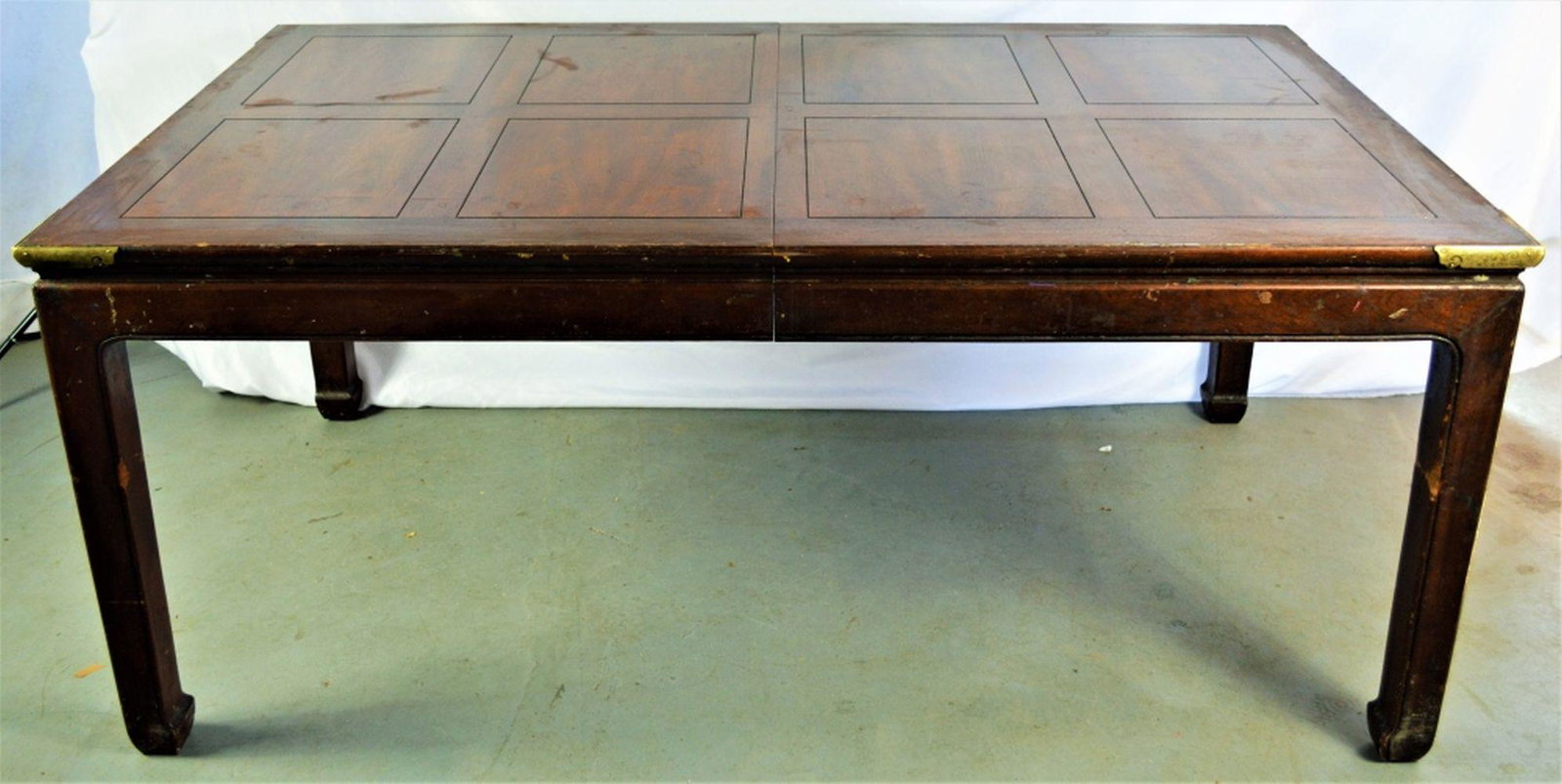 HENREDON MID CENTURY ASIAN DINING TABLE W 2 LEAVES: Henredon mid century modern dining table in the Pan Asian / Chinese style (unattributed designer). Bears Henredon branded/impressed mark. Measures: 29" H x 40" W x 68" L (without leaves) Each leaf: 16