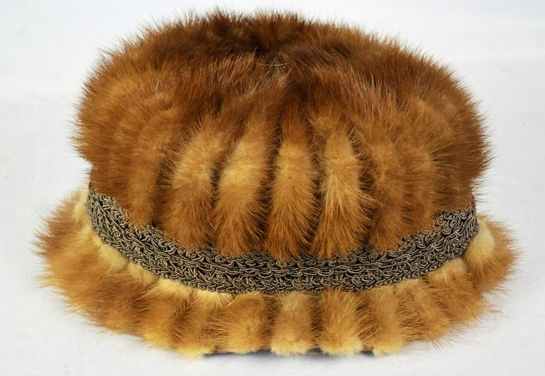 VINTAGE WOMENS MINK HAT WITH HATBOX (1 of 9)