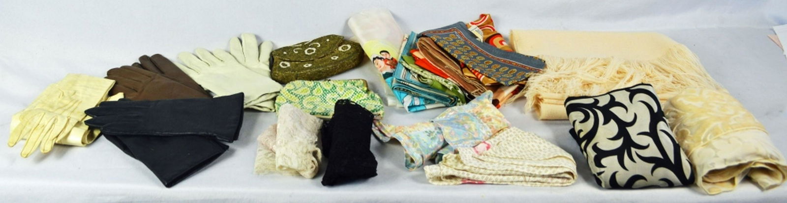 LADIES VINTAGE LOT BEADED PURSES GLOVES SCARVES (1 of 13)