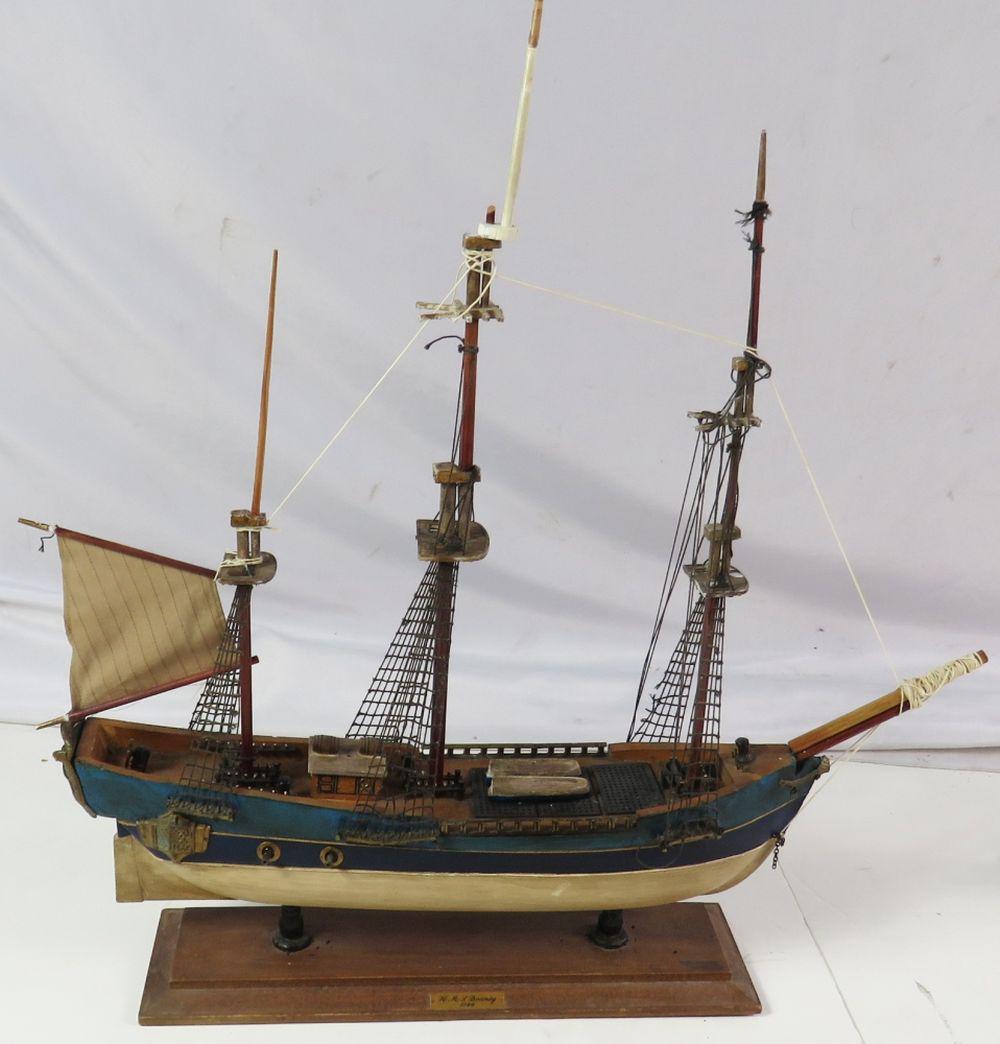LOT OF (2) VINTAGE MODEL BOATS / SAILING SHIPS (1 of 10)