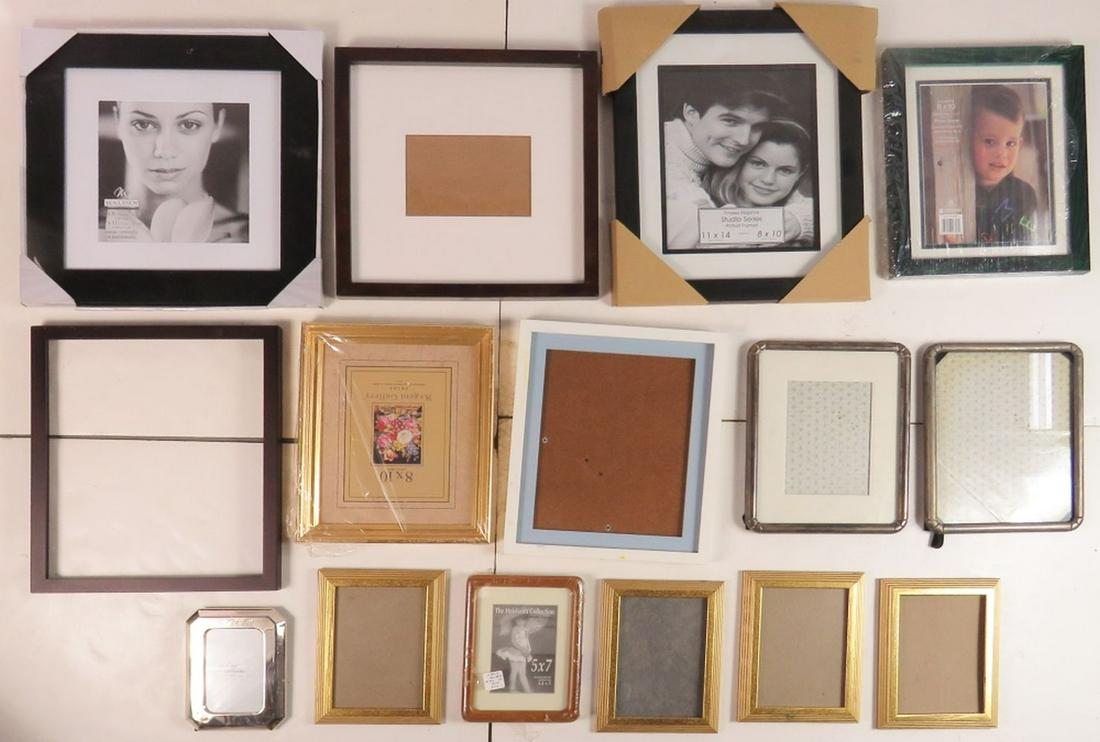LOT OF PICTURE FRAMES: Lot of contemporary picture/painting frames. Measures: Largest 11" x 14"