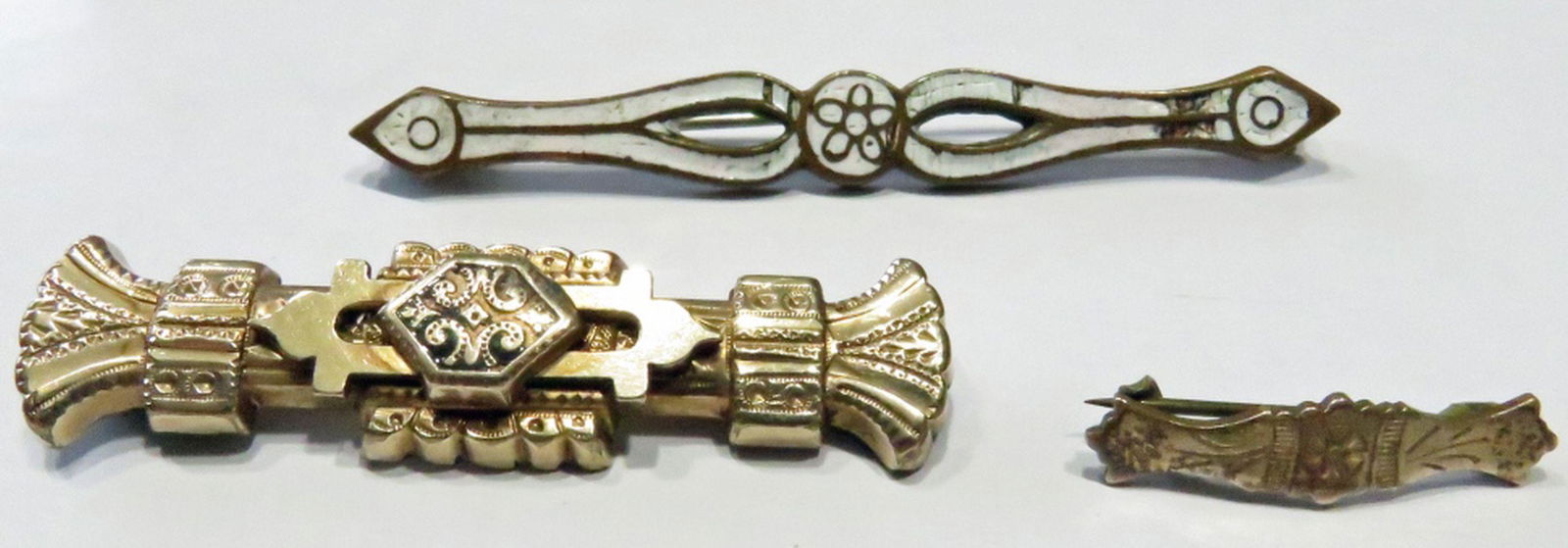 LOT 3 ANTIQUE BROOCHES / PINS ENAMEL / GOLD (1 of 8)