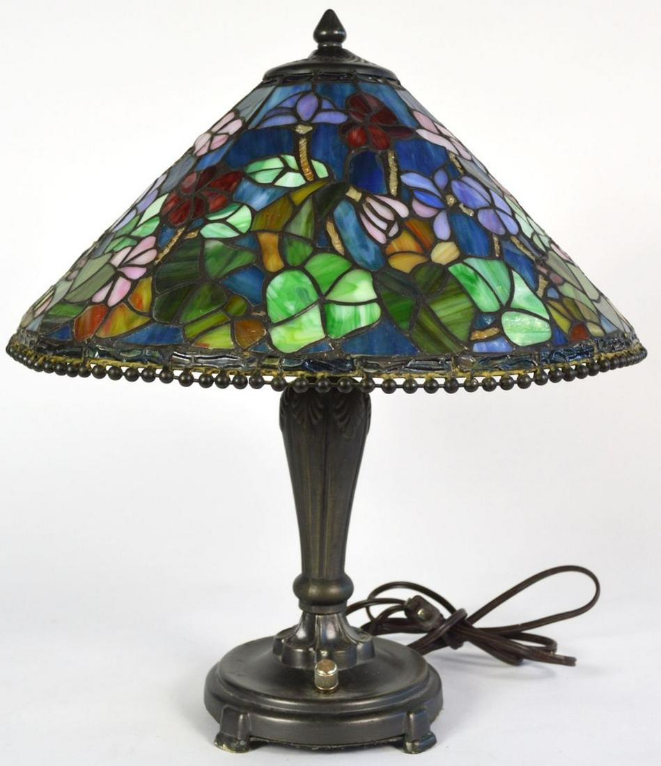 VINTAGE TIFFANY STYLE STAINED GLASS TABLE LAMP (1 of 10)