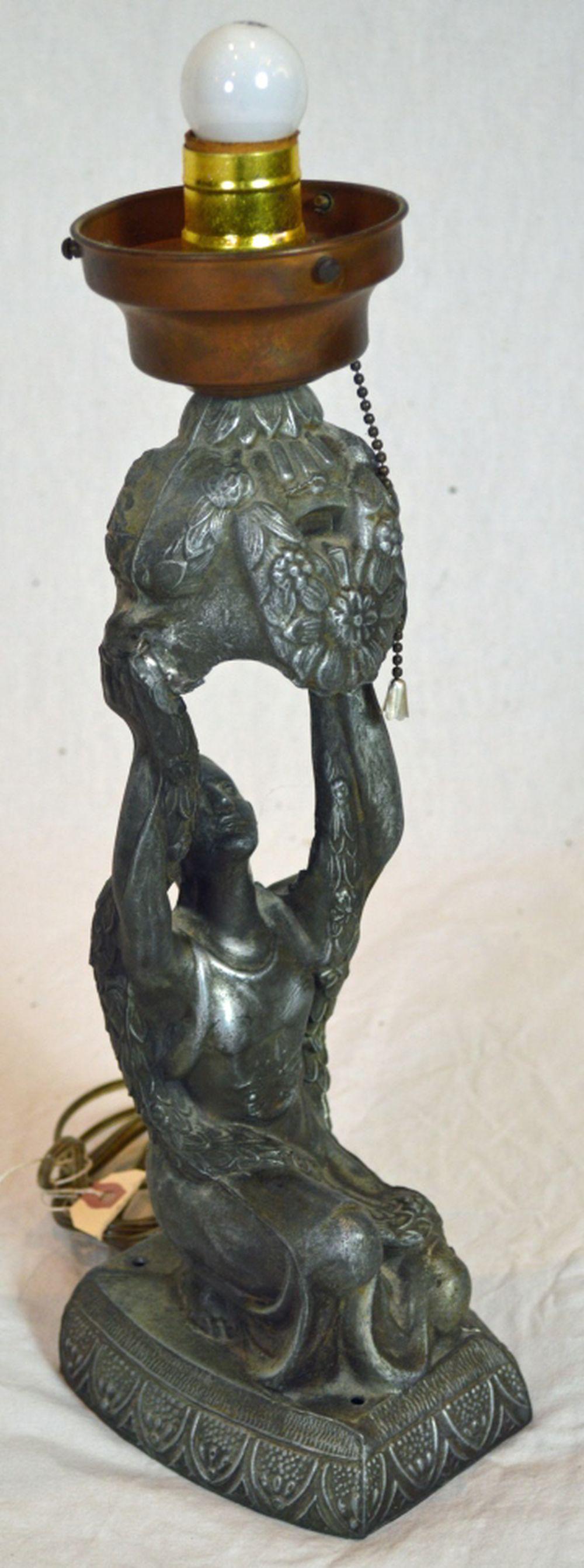 VINTAGE ART DECO FIGURAL METAL TABLE LAMP (1 of 10)