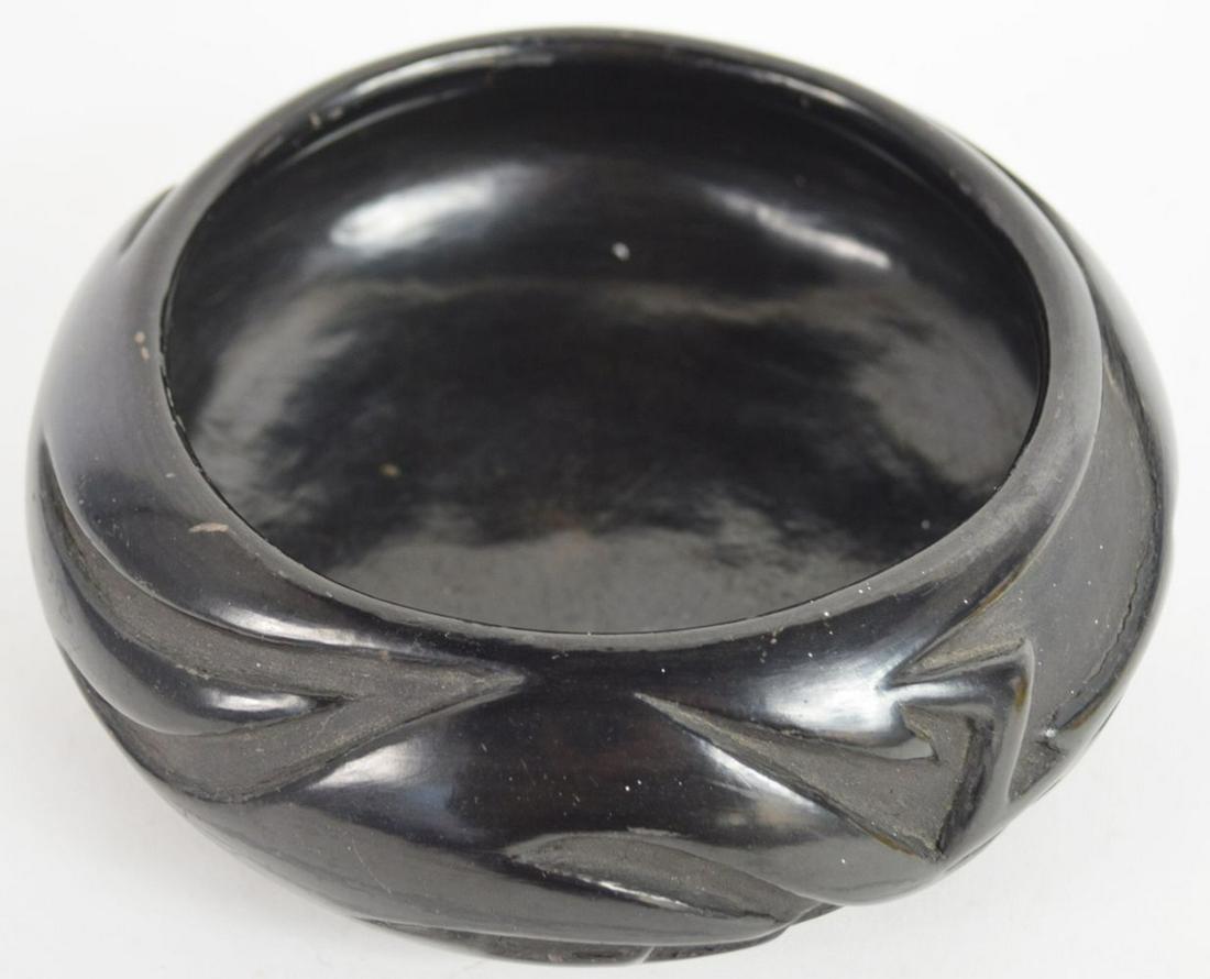 SANTA CLARA CARVED BLACKWARE POTTERY BOWL SIGNED (1 of 5)