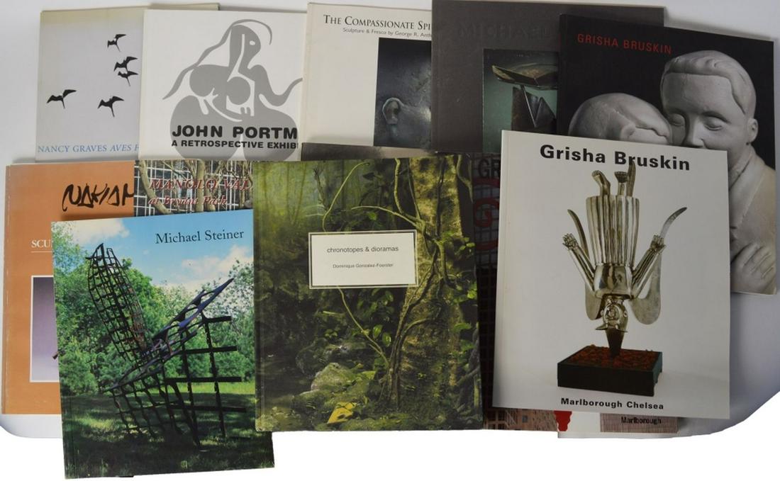 LOT ARTIST CATALOGUES BRUSKIN OTTERNESS GRAVES ETC: A lot of exhibition catalogues and artist related publications. Including Grisha Bruskin, Tom Otterness, Manolo Valdes, Michael Steiner, Reuben Nakian, Nancy Graves, John Portman, George Anthonisen. P