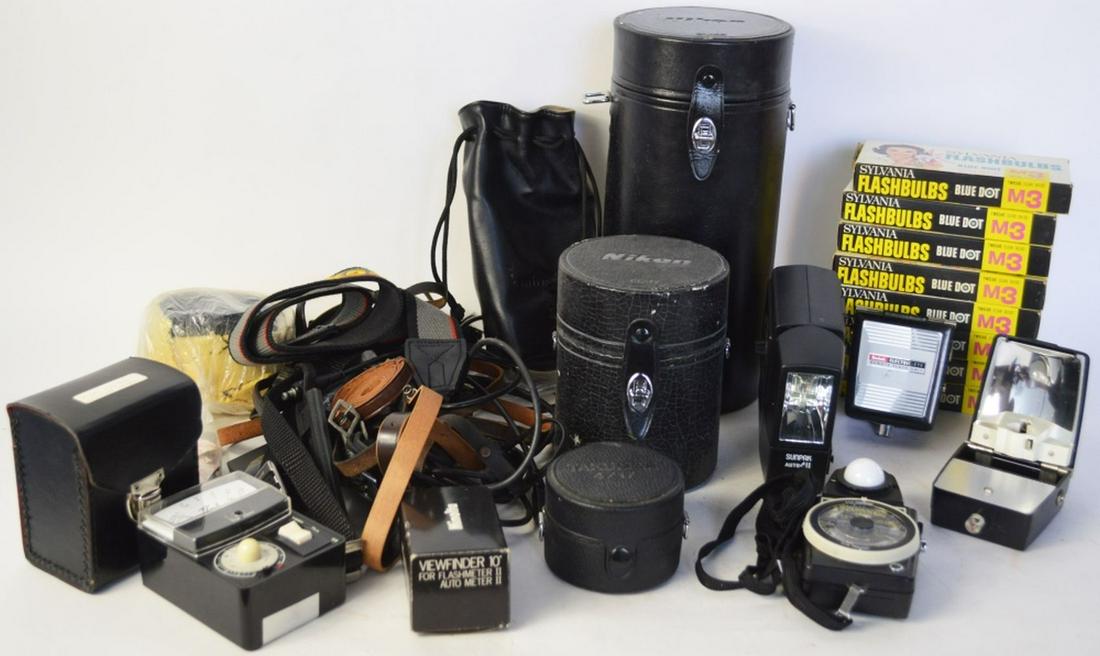 LARGE LOT VINTAGE CAMERA EQUIPMENT FLASHES METERS (1 of 10)