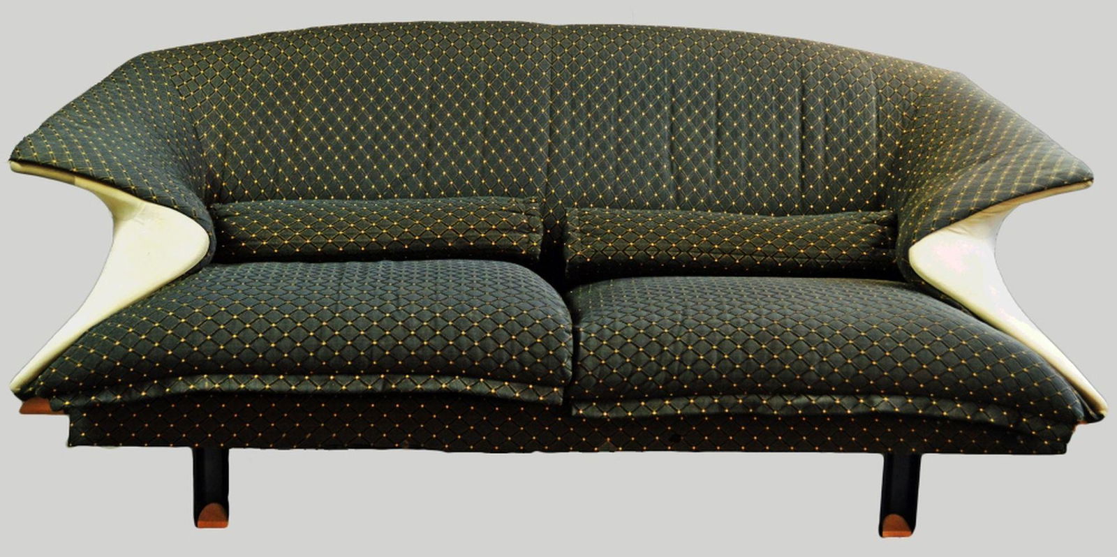 SAPORITI MODERN SOFA ATTRIB. MAURO LIPPARINI: Space age design straight out of the Jetsons. Saporiti sofa C. 1970's/80's attributed to Mauro Lipparini. Strong modern design lines and original, possibly MIssoni, fabric. An iconic modern design. Ma