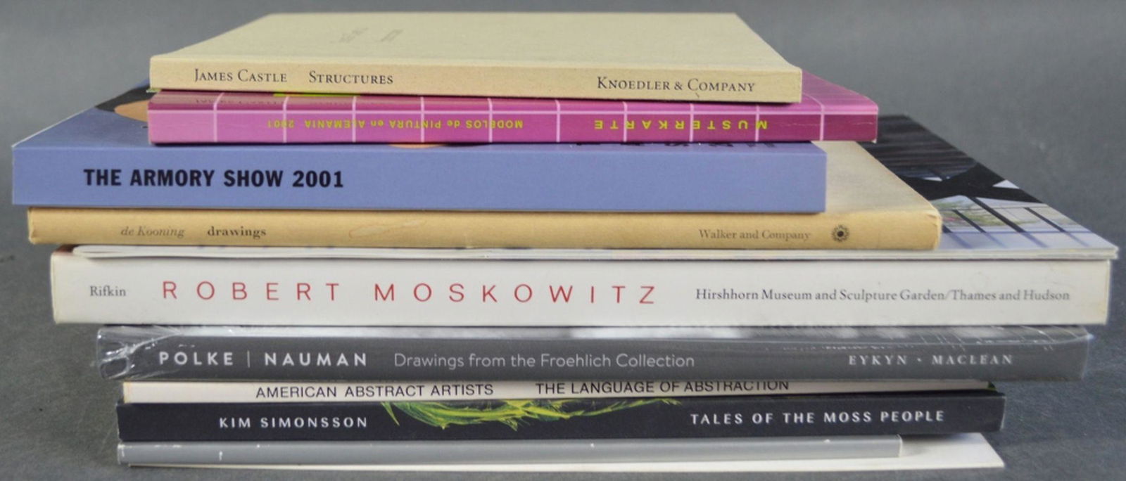ART REFERENCE BOOKS DE KOONING MOSKOWITZ CASTLE: A lot of art reference books including catalogues. Armory show exhibition catalogue, Willem De Kooning, Robert Moskowitz, James Castle, etc.