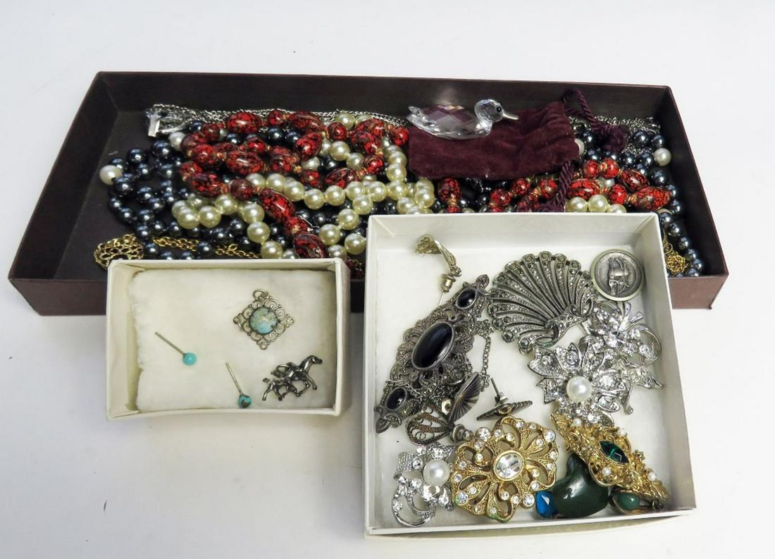 LOT FASHION JEWELRY MARCASITE RHINESTONE: An estate lot of fashion jewelry.