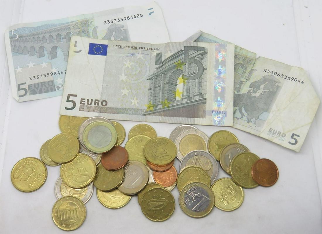 FOREIGN CURRENCY / COIN LOT: Lot of foreign currency and coins,
