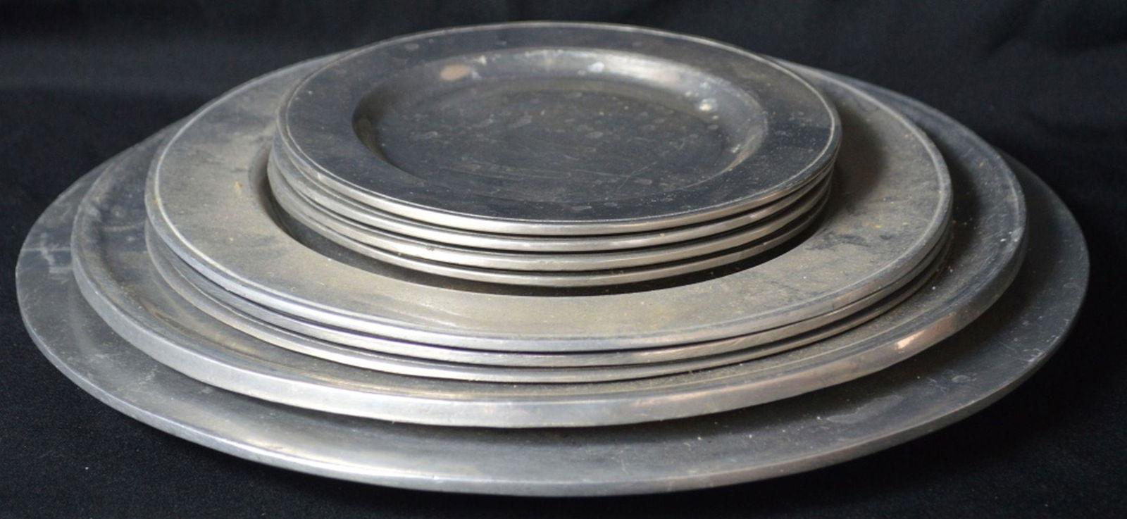 SET 8 WILTON COLUMBIA PEWTER METAL PLATES (1 of 5)