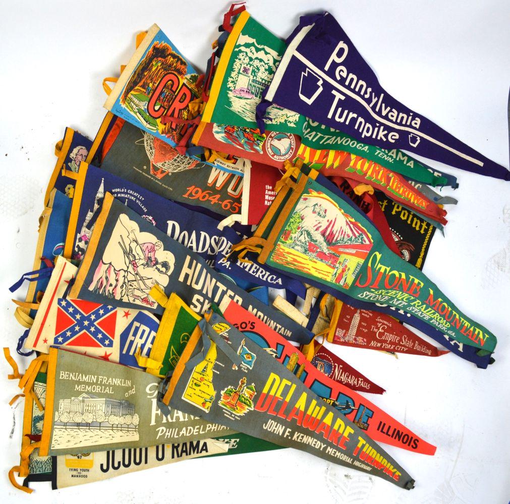 COLLECTION VINTAGE PENNANTS / MAPS (1 of 6)