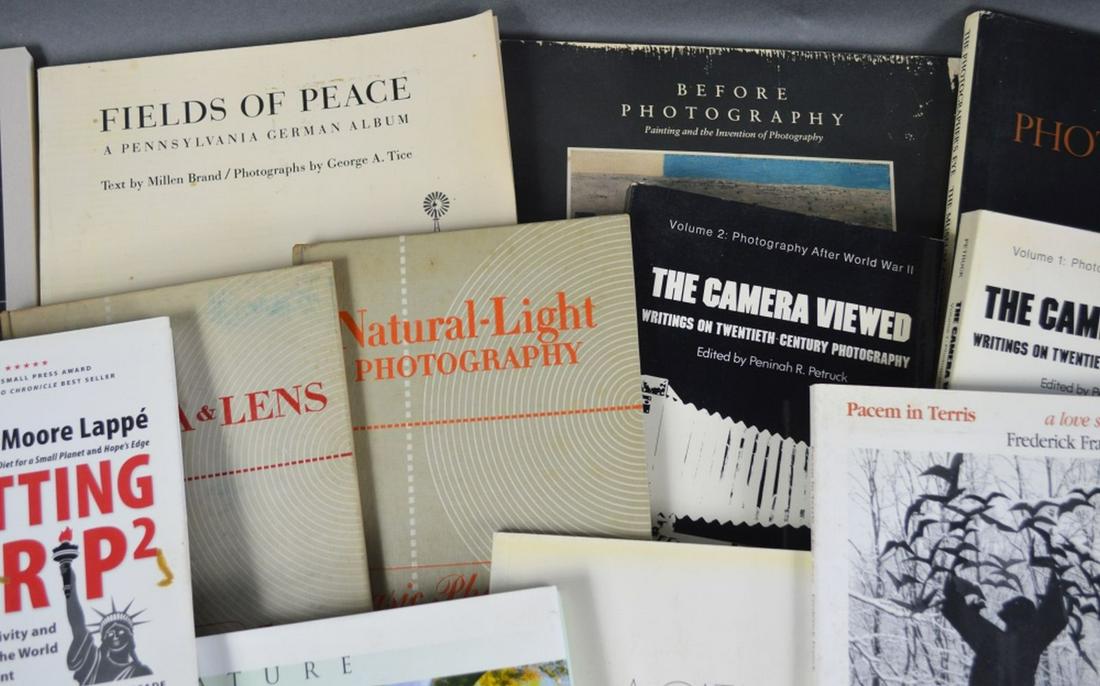 LOT OF PHOTOGRAPHY REFERENCE BOOKS (1 of 6)