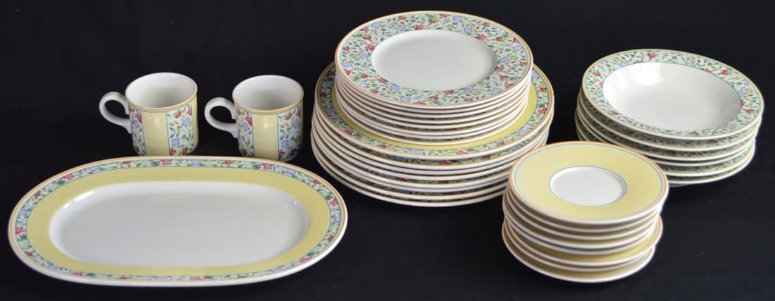 32 PC VILLEROY & BOCH VIRGINIA PORCELAIN CHINA (1 of 7)