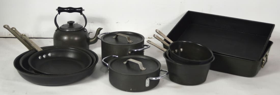 CALPHALON COMMERCIAL12 PIECE COOKING SET (1 of 8)